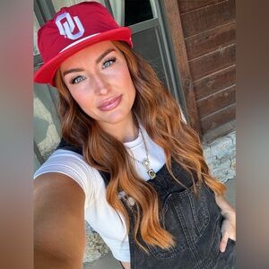 Meet your Posher, Caitlin